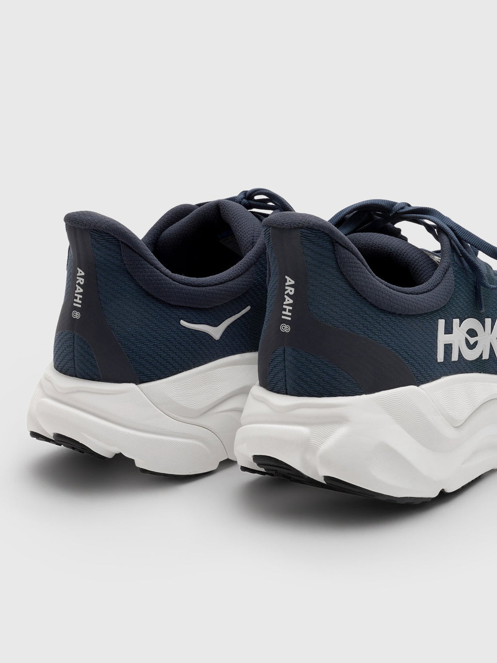 HOKA Men's Arahi 8 Running Shoe